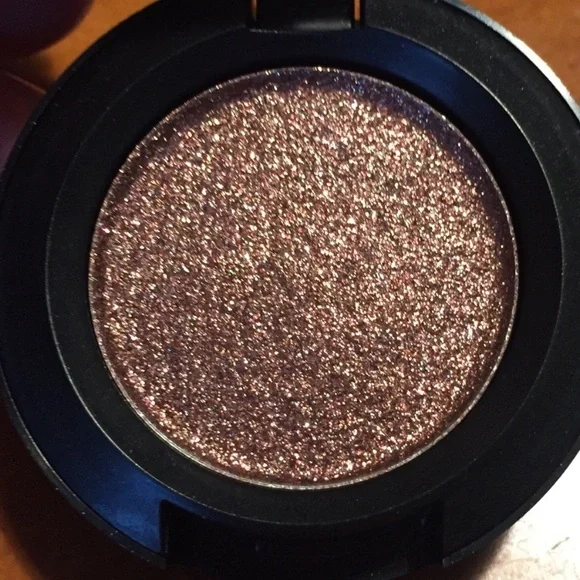 MAC DAZZLE SHADOW shade DREAMYBEAMS